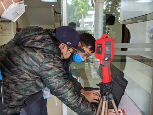 TCT lắp đặt máy đo thân nhiệt ứng phó Covid-19