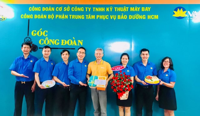 Trung tâm Phục vụ Bảo dưỡng HCM mừng sinh nhật và chia tay CBNV nghỉ chế độ