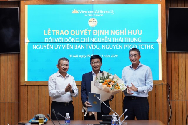 Trao quyết định nghỉ hưu cho PTGĐ Nguyễn Thái Trung