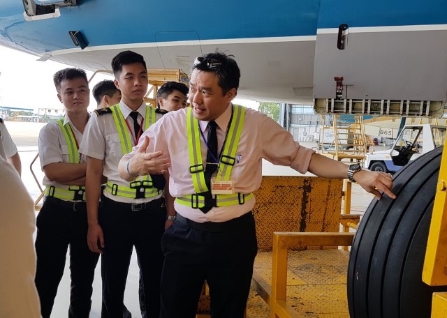 [20/11] Albert Tiong: “Năng lực là điều mà mọi phi công phải hướng tới”