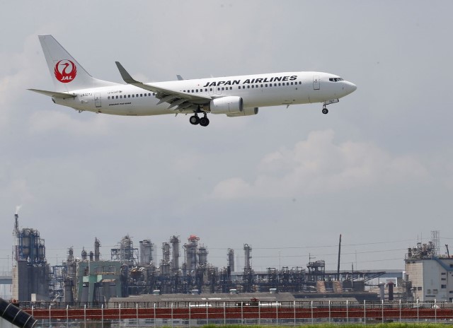 Japan Airlines narrows Q1 operating loss to $757 mln as costs fall