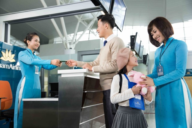 VNA tặng vé máy bay cho trẻ em và học sinh giỏi