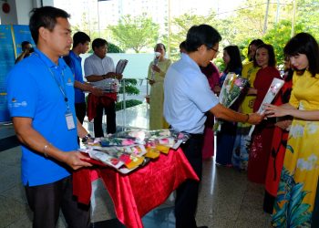 [8/3] Những “bóng hồng” TTHL tươi tắn trong tà áo dài