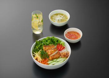 Chả cá Lã Vọng – Tinh hoa ẩm thực Hà thành xuất hiện trong thực đơn của VNA