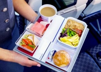 Hãng hàng không muốn hành khách bỏ bữa trên máy bay