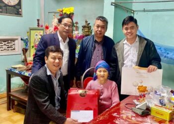 Thăm và chúc Tết Mẹ Việt Nam Anh hùng nhân dịp Tết Nguyên đán Quý Mão 2023