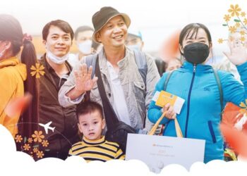 Những công nhân xa quê trên chuyến bay đoàn viên