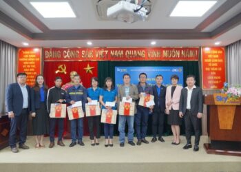 Thanh niên Skypec mang Tết về nhà