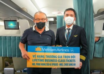 Vietnam Airlines tri ân HLV Park vé bay Thương gia trọn đời giữa Hàn Quốc và Việt Nam