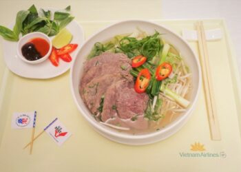 Những điểm chạm văn hóa Việt giữa tầng mây