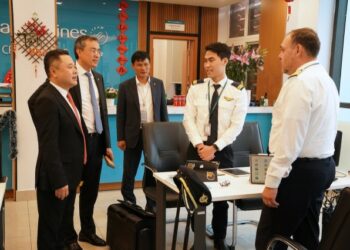 Lãnh đạo UBQLV và lãnh đạo TCT chúc Tết các đơn vị trực đêm 30 Tết tại Nội Bài và Tân Sơn Nhất