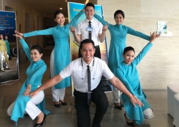Chào bạn, tân tiếp viên Vietnam Airlines!