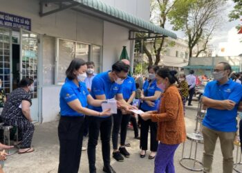 ĐTN TTHL tổ chức trao quà từ thiện tại BV Ung Bướu TPHCM