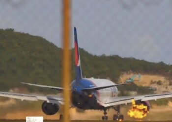 Aviation News No.21: Máy bay chở khách của Nga bốc cháy tại Thái Lan