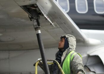 Chi phí nhiên liệu hàng không tăng trở lại, giá vé máy bay sẽ đắt hơn