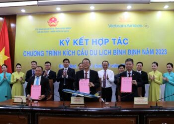 Vietnam Airlines hợp tác tỉnh Bình Định xúc tiến hàng không, du lịch