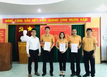 Chi bộ TT Phục vụ Bảo dưỡng – VAECO tổ chức kết nạp đảng viên mới