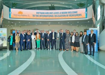 Lãnh đạo TCT làm việc với các Công ty Bảo hiểm Quốc tế