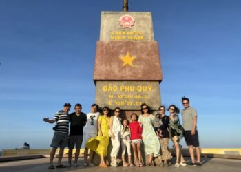 Hành trình về nguồn trên huyện Đảo tiền tiêu của Tổ quốc