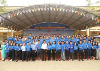 Tuổi trẻ VNA ra quân trồng rừng “vì một Việt Nam xanh”