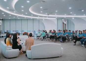 [Video] “Chuyện nghề tiếp viên hàng không” và những “điểm chạm”