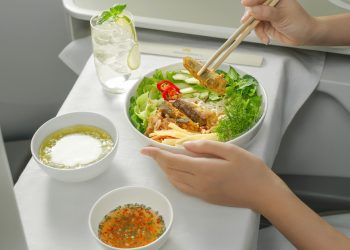 Chả cá Lã Vọng – Tinh hoa ẩm thực Hà thành xuất hiện trong thực đơn của VNA