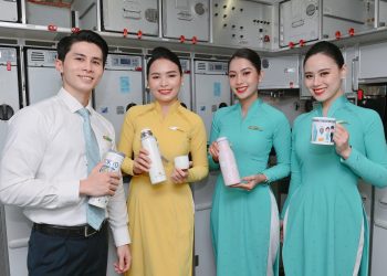 Mang bình nước cá nhân, cùng Vietnam Airlines tham gia thử thách ‘Chuyến bay bền vững’