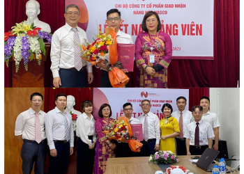 02 quần chúng ưu tú Công ty NASCO vinh dự được đứng trong hàng ngũ của đảng