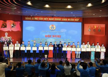 Biểu dương 133 tập thể, cá nhân điển hình công nhân, viên chức lao động làm theo Bác