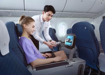 Thưởng thức bữa tiệc âm nhạc “Thanh âm bầu trời” trên độ cao 10.000m