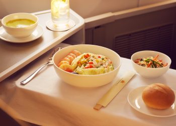 Thưởng thức ẩm thực cung đình ngát hương sen giữa ngày hạ