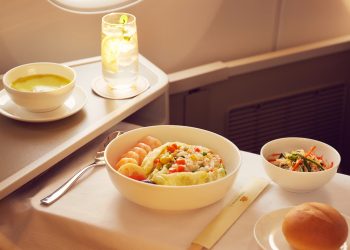 Thưởng thức ẩm thực cung đình ngát hương sen giữa ngày hạ