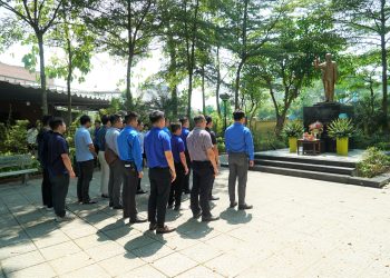 Giải bóng đá chào mừng các sự kiện lớn trong tháng 5