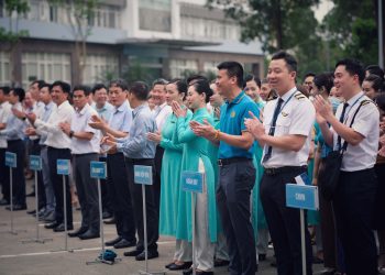 Chào cờ tháng 5 – Chào mừng kỷ niệm 30 năm Hãng HKQG, 28 năm TCT