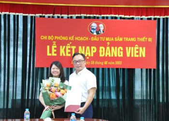 02 quần chúng ưu tú Công ty NASCO vinh dự được đứng trong hàng ngũ của đảng