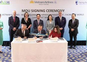 Vietnam Airlines đồng hành cùng Facing The World và The World Alliance of Airway Management hỗ trợ trẻ em dị tật sọ mặt
