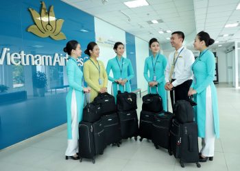 Tiếp viên VNA được bỏ đeo khẩu trang sau 3 năm 4 tháng