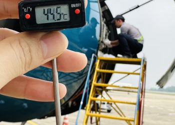 Thợ máy VAECO Nội Bài vượt nắng nóng, duy trì chất lượng công việc