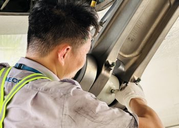 Thợ máy VAECO Nội Bài vượt nắng nóng, duy trì chất lượng công việc