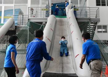 Cảnh giác trại hè hướng nghiệp hàng không giả mạo