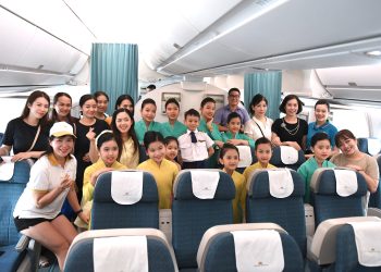 Chuyến bay đặc biệt của Vietnam Airlines với phi hành đoàn “nhí”
