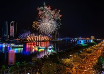 Miễn phí xem pháo hoa Đà Nẵng khi bay hạng Thương gia Vietnam Airlines