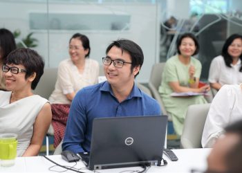 Cuốn sách Flying High in a Competitive Industry: Secrets of the World’s Leading Airline