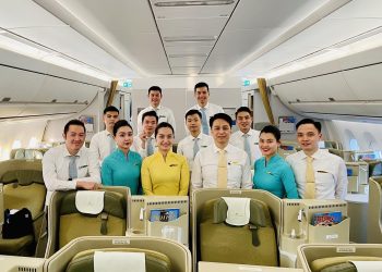 Cùng con trải nghiệm chuyến bay đầu đời đầy hạnh phúc với Vietnam Airlines