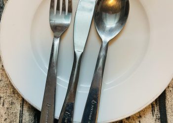 [Kỷ vật]Dụng cụ suất ăn trên khoang Thương gia với Logo cũ – Kỷ niệm về một thời để nhớ