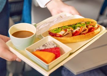 “Uplifting Service – Câu chuyện từ chiếc bánh mỳ xá xíu trên chuyến bay VNA”