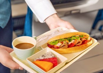 “Uplifting Service – Câu chuyện từ chiếc bánh mỳ xá xíu trên chuyến bay VNA”
