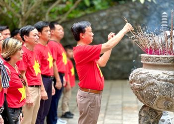 [27/7] Tháng 7 bồi hồi với hành trình về nguồn của Chi bộ Trung tâm Phục vụ Bảo dưỡng (VAECO)
