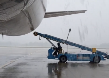 [Khi tôi 30] “Mưa Phi Trường”