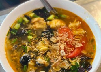 “Hết nước chấm” với lòng lợn, bún ốc và bún ngan
